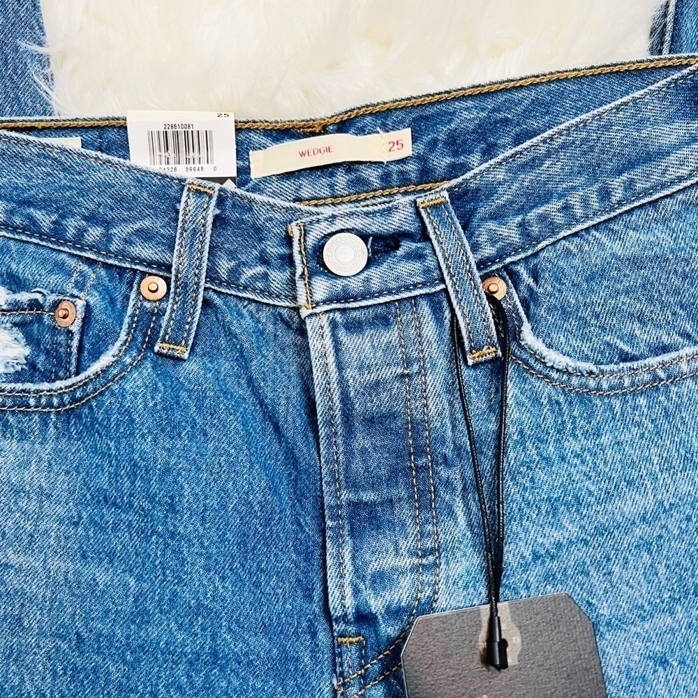 Levi’s Premium Wedgie Fit Ankle Jeans - Picture 7 of 12
